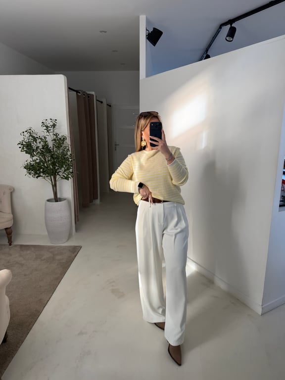 Pantalon fluide et large blanc ceinturé