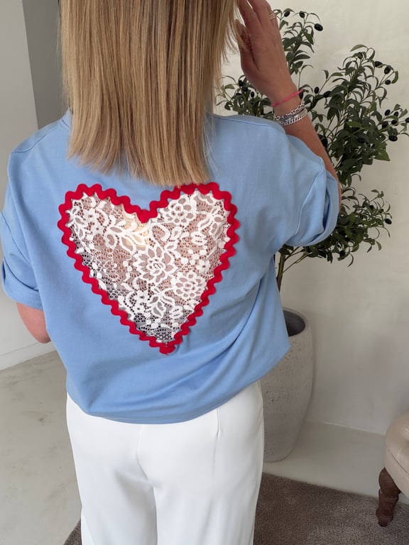 T-shirt Bleu avec coeur en dentelle dans le dos — vue alternative