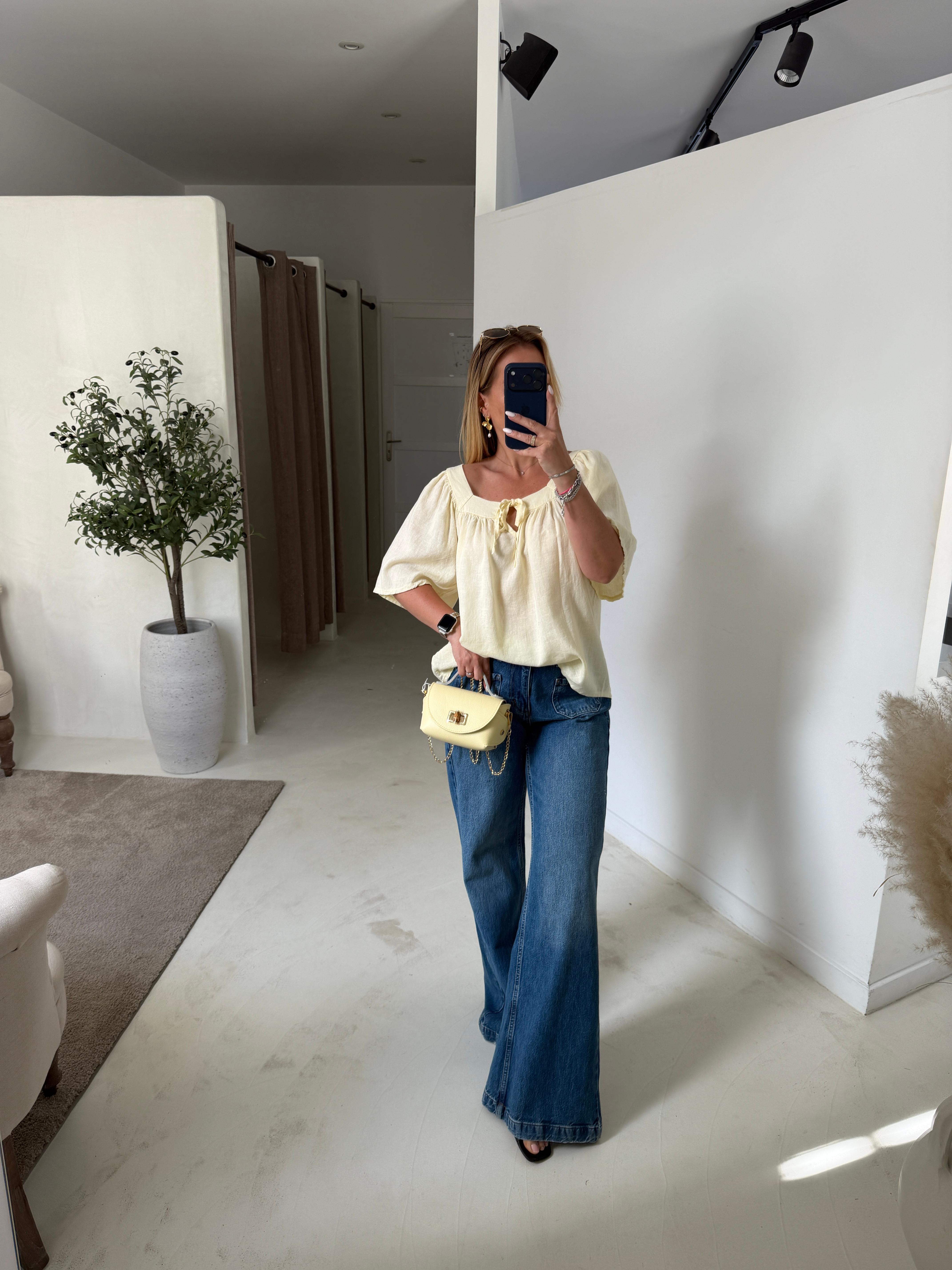 Blouse jaune en lin col carré — vue 2