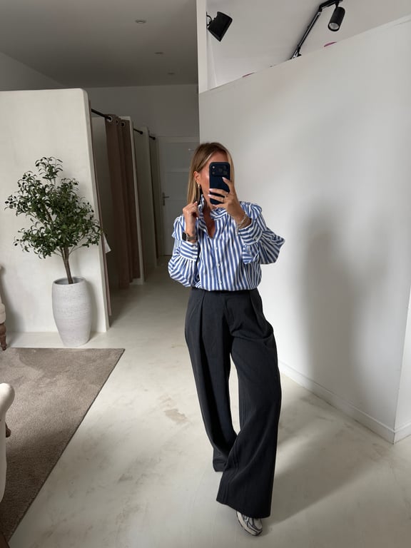Blouse blanche à rayures bleu
