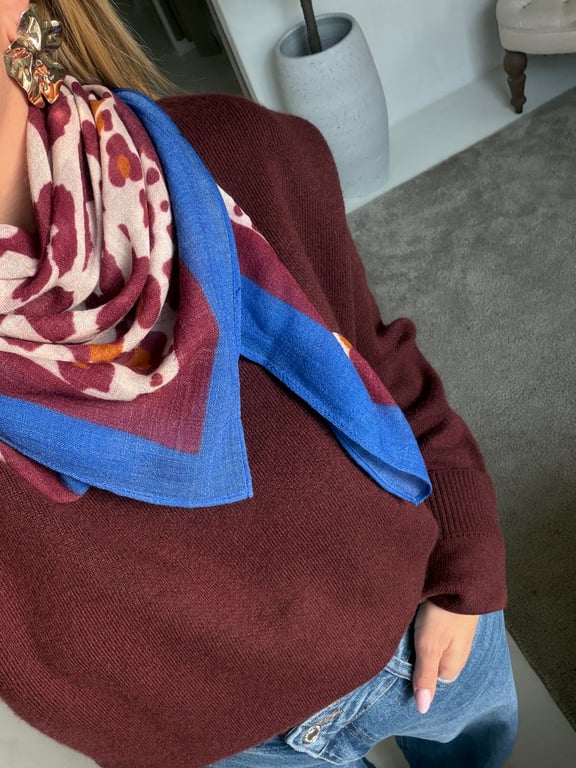 Foulard léopard beige bordeaux et bleu