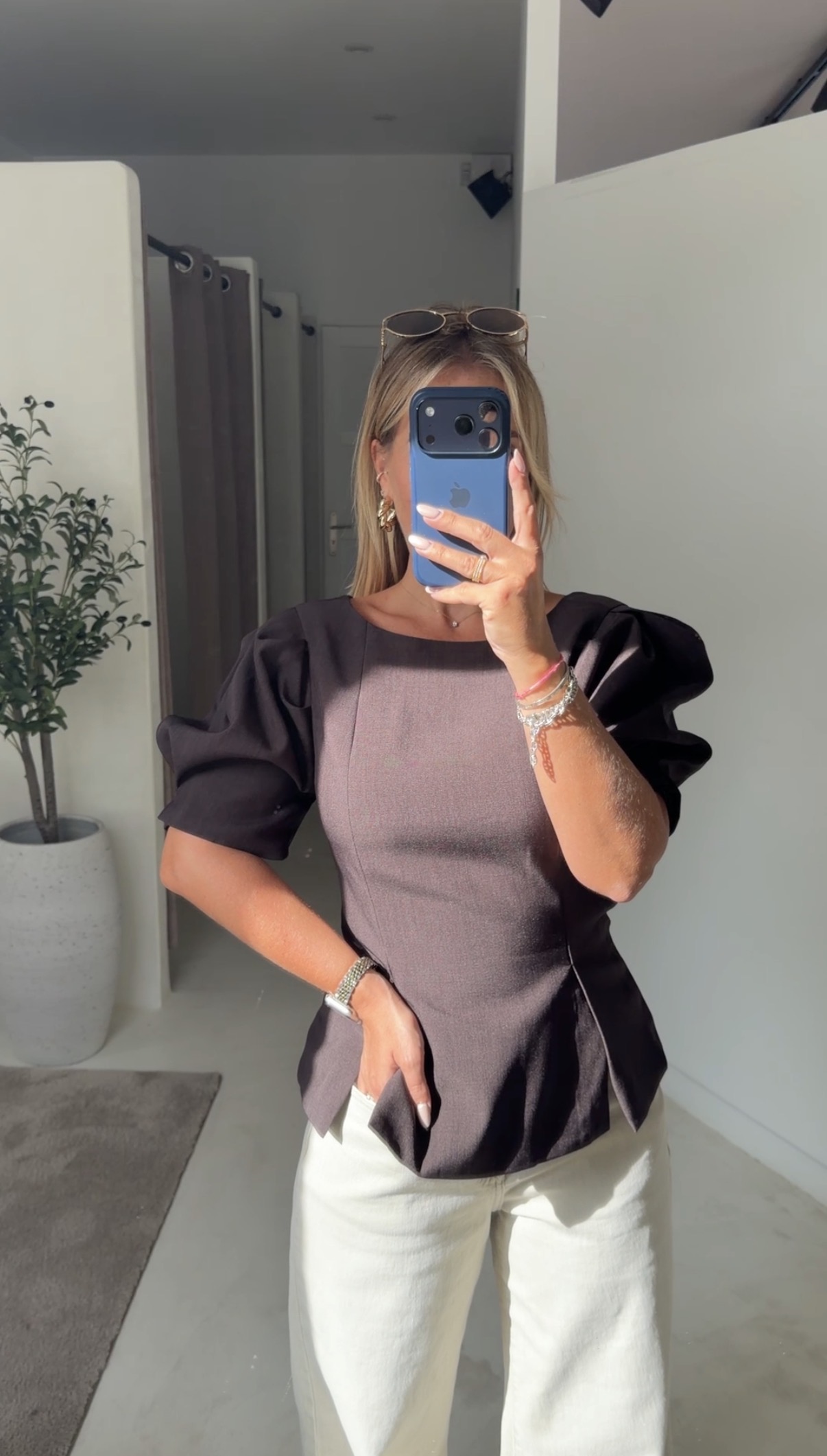 Blouse marron à manches courtes bouffantes — vue 2