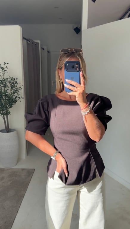 Blouse marron à manches courtes bouffantes — vue alternative
