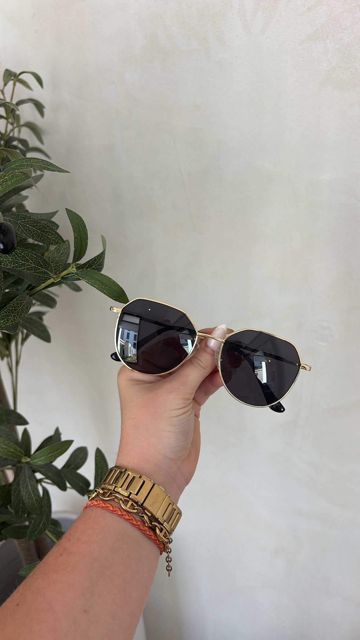 Lunettes de soleil à branches fines dorées — vue 2