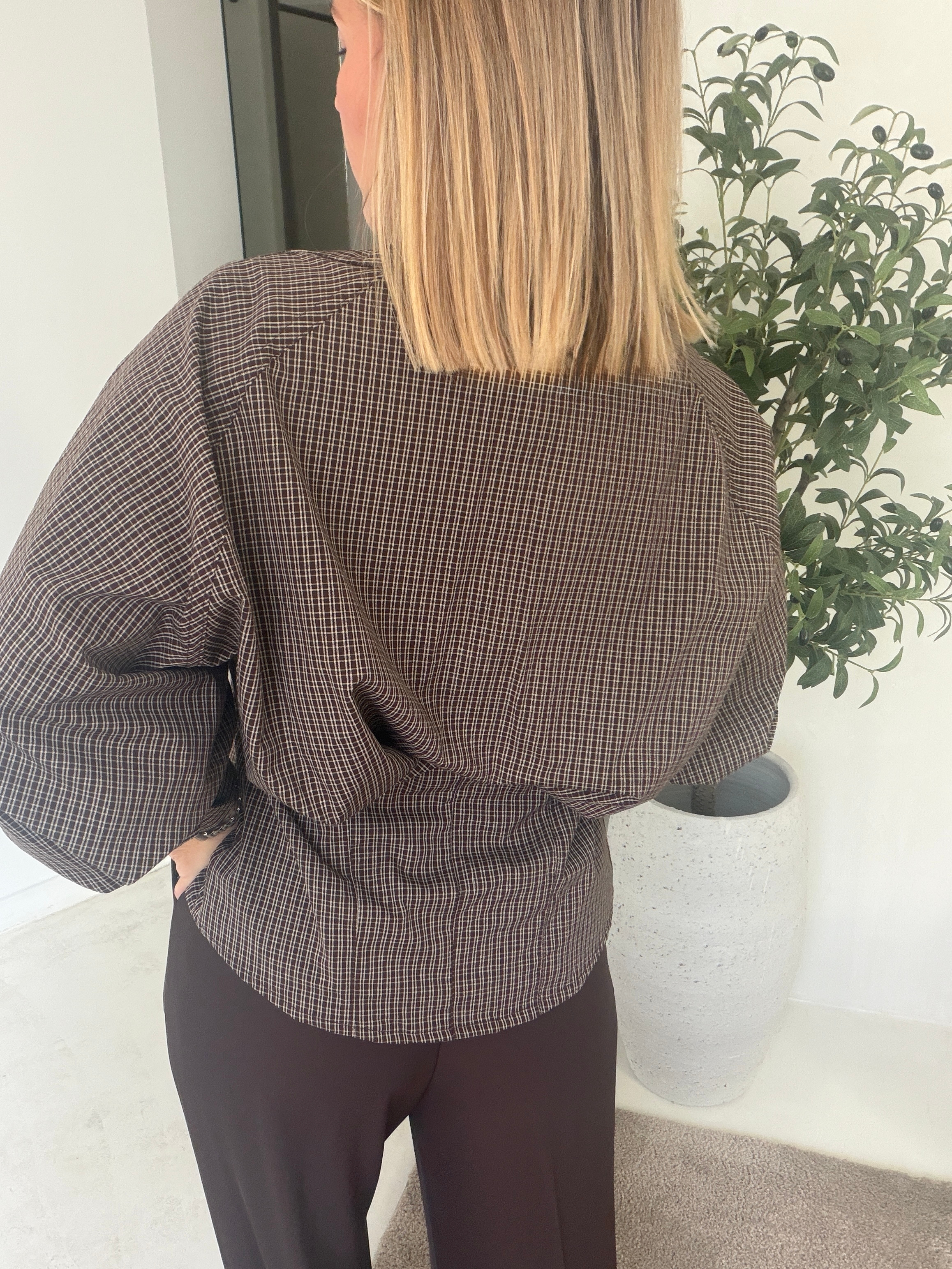 Chemise à carreaux marron cintrée à la taille — vue 3