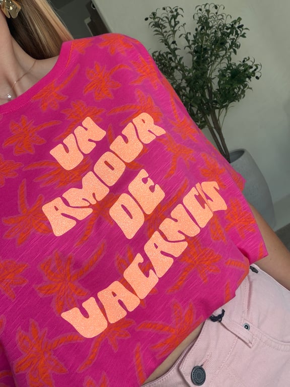 T-shirt oversize rose à palmiers orange & « Un amour de vacances » à paillettes — vue alternative
