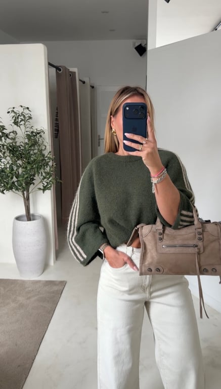Pull manches 3/4 vert avec bandes beige — vue alternative