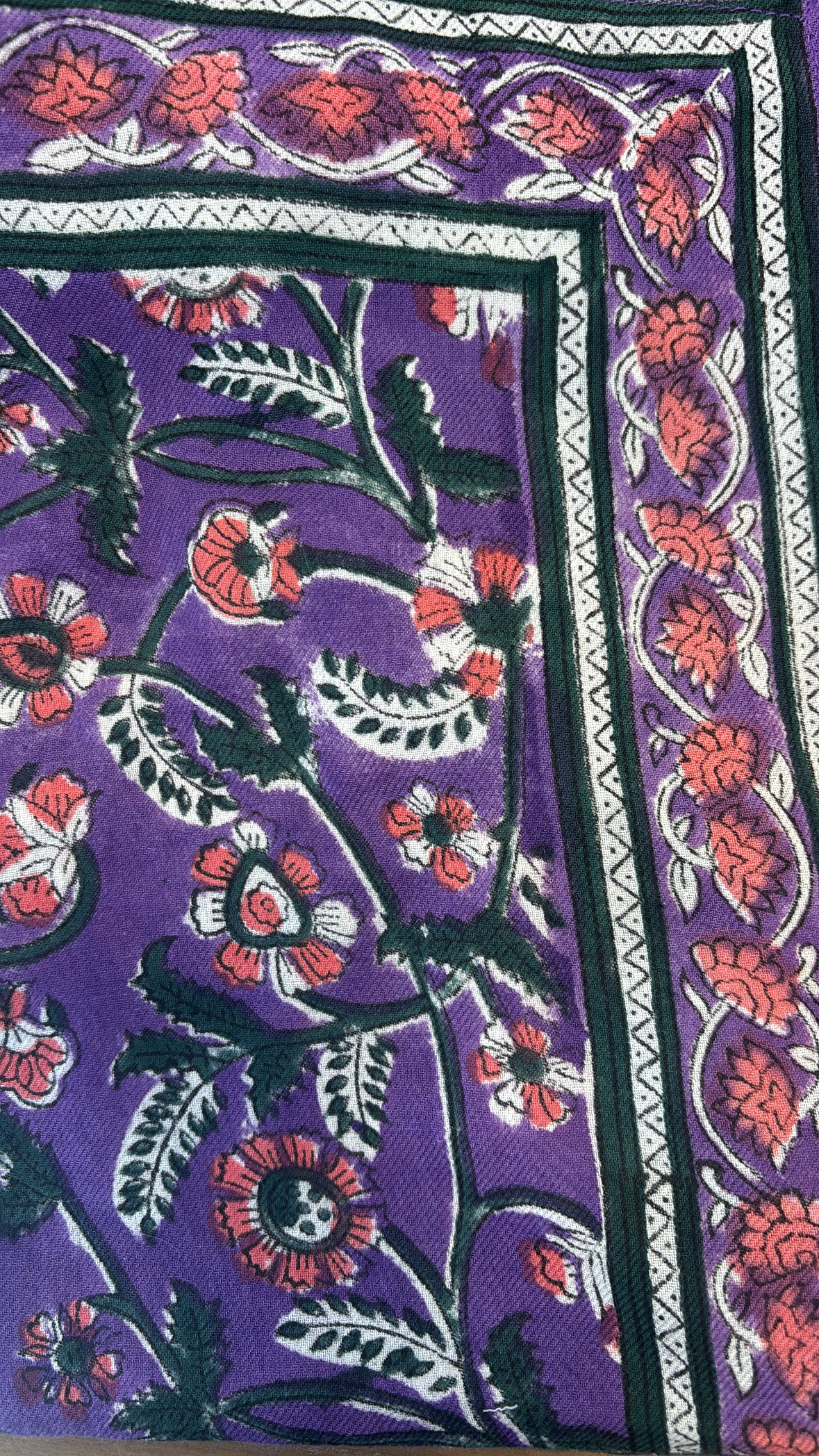 Grand foulard à motifs So Family — vue 22