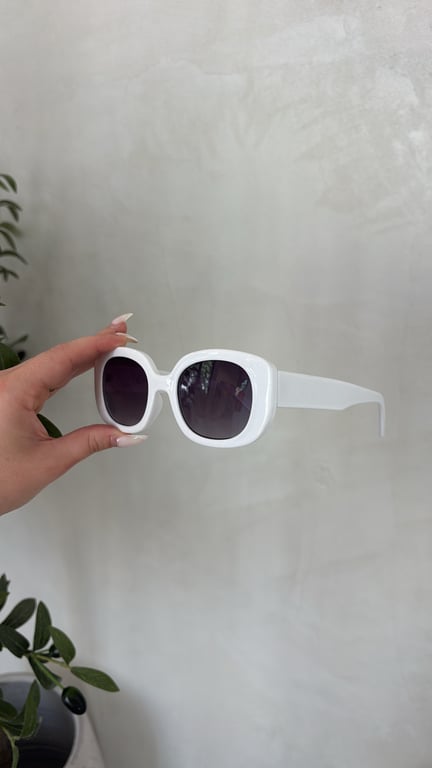 Lunettes de soleil épaisses blanches