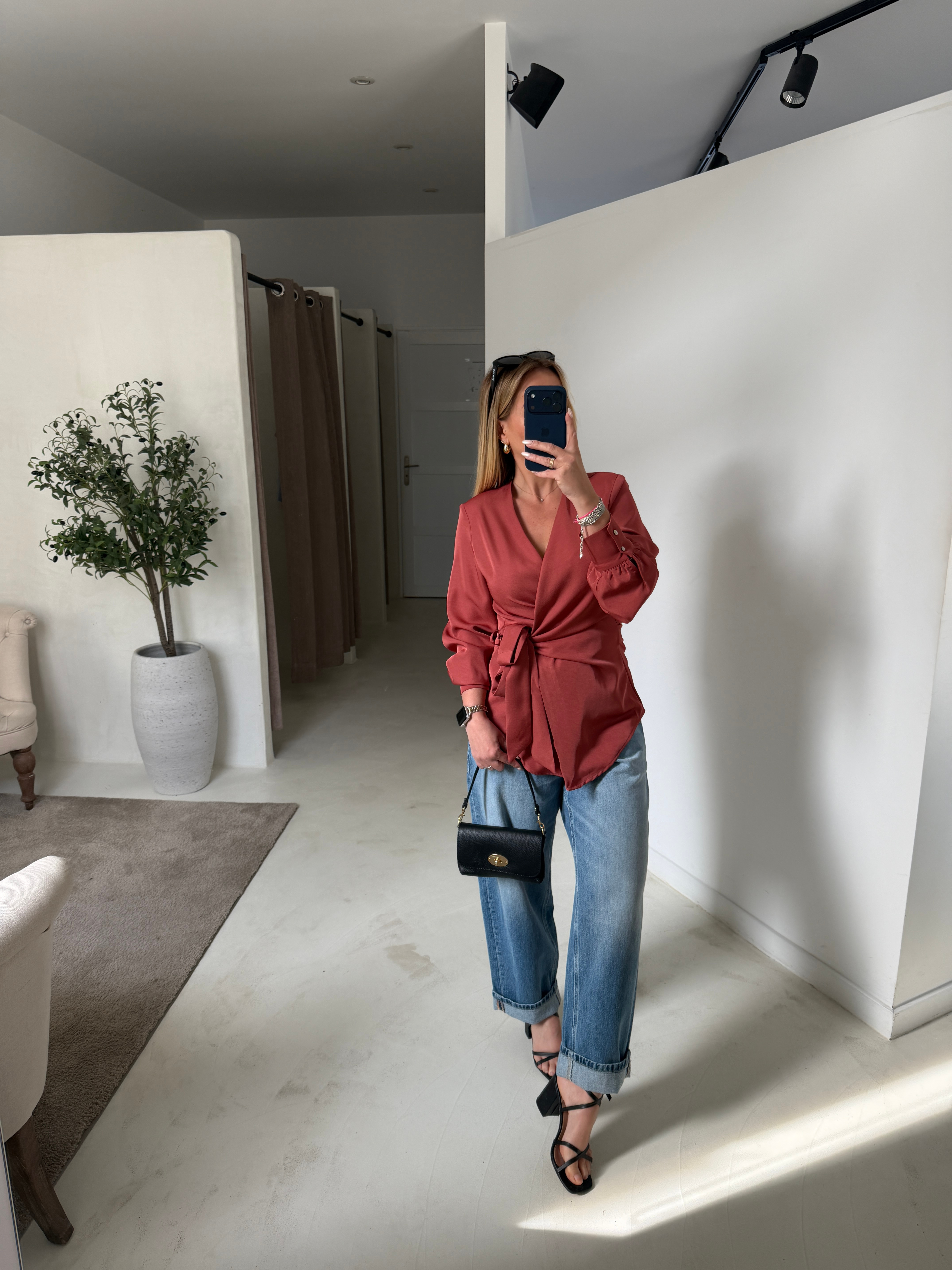 Blouse cache-cœur brique satinée