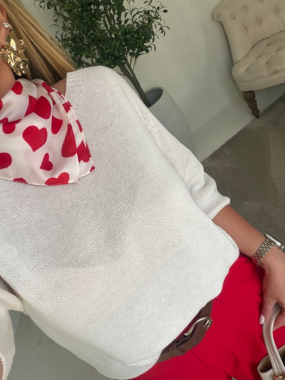 Foulard satiné à coeurs rouges