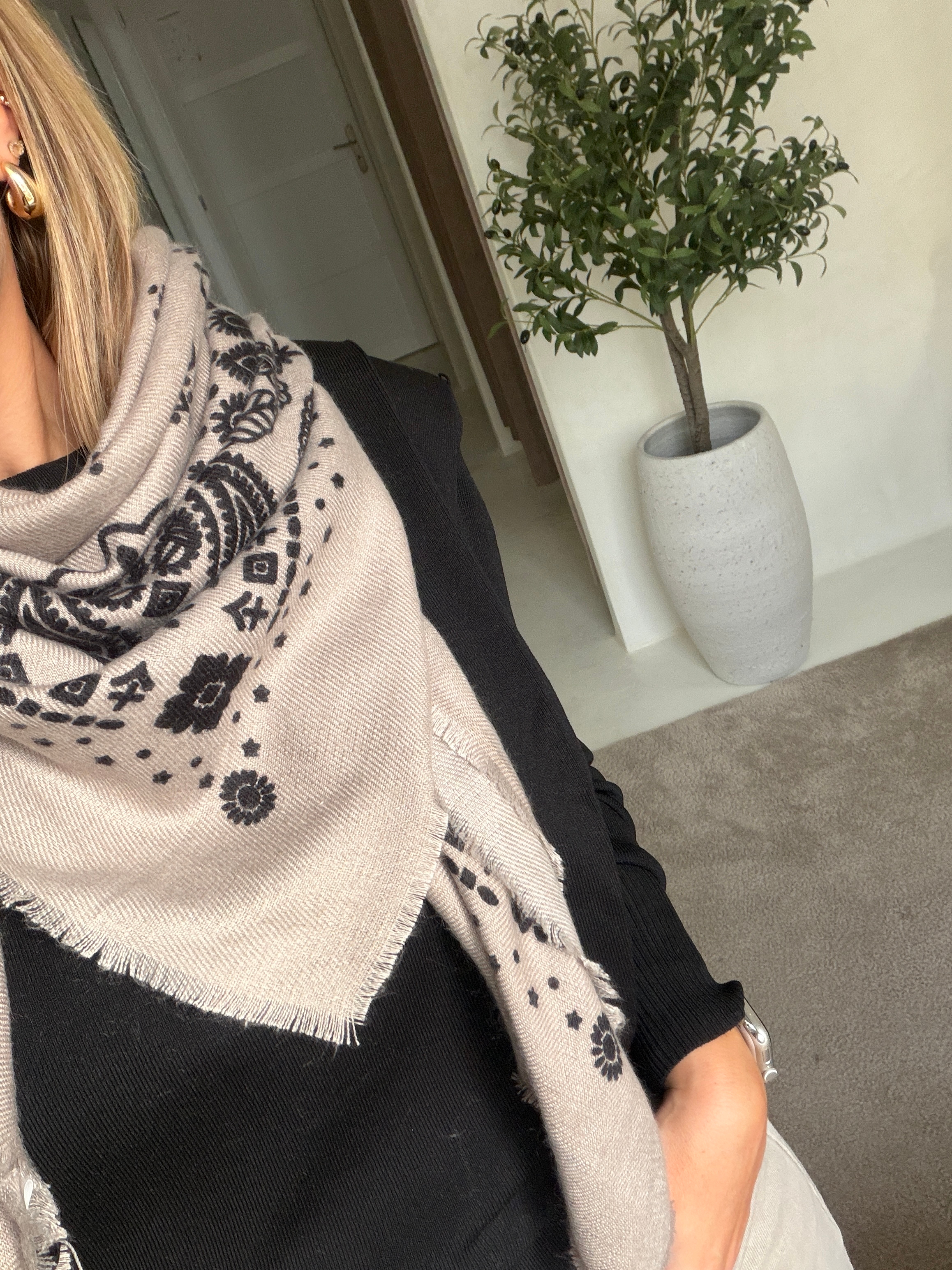 Foulard en laine motif bandana — vue 6
