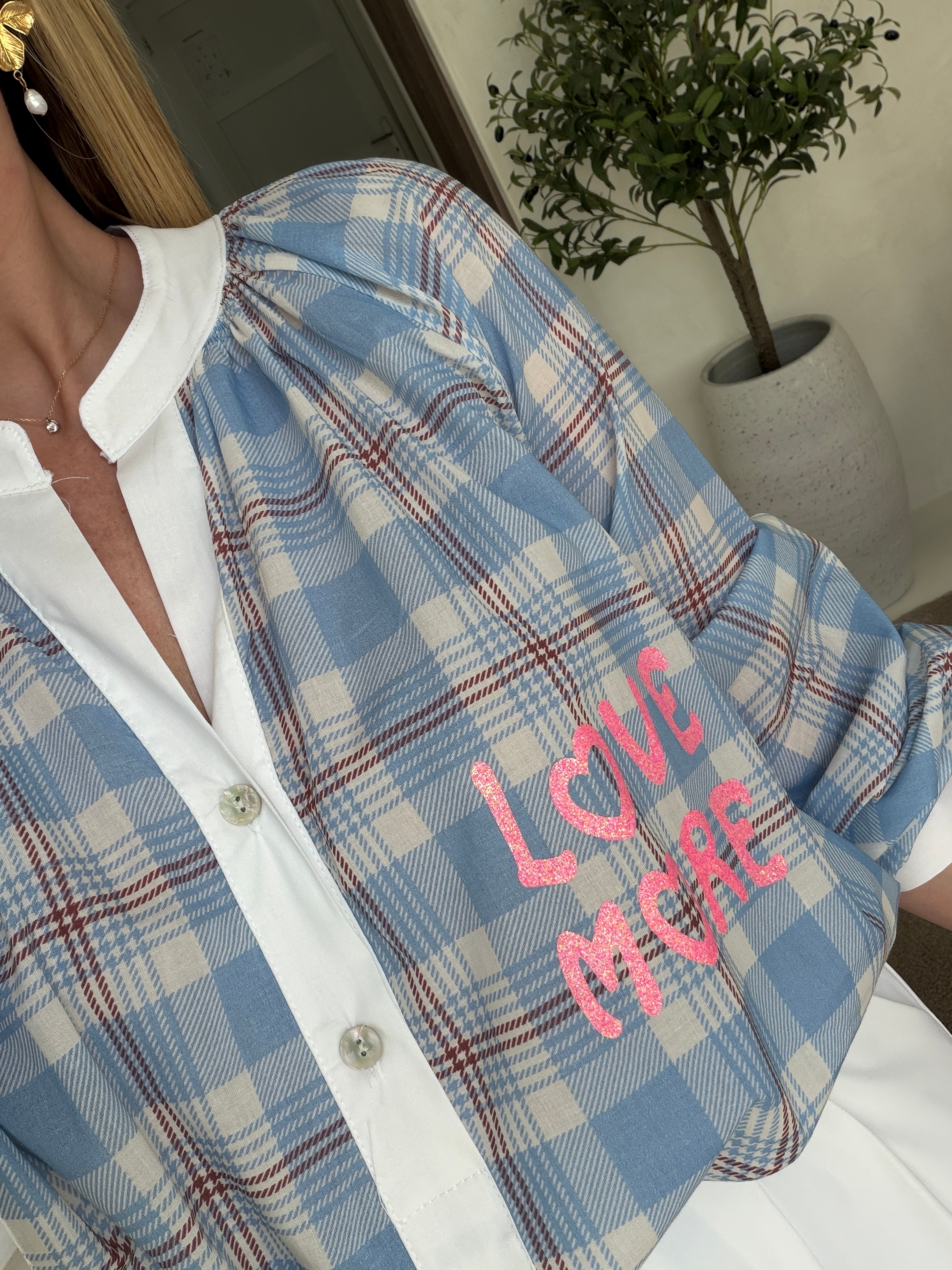 Blouse à carreaux col V « love more » — vue 2