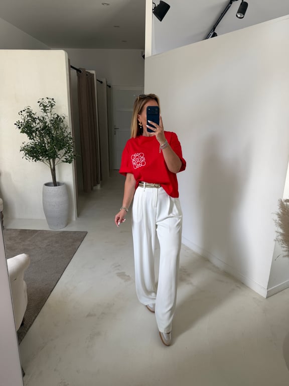 T-shirt court rouge avec poche et broderies