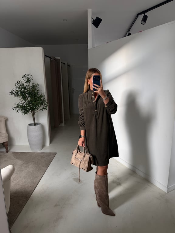 Robe en velours côtélé kaki