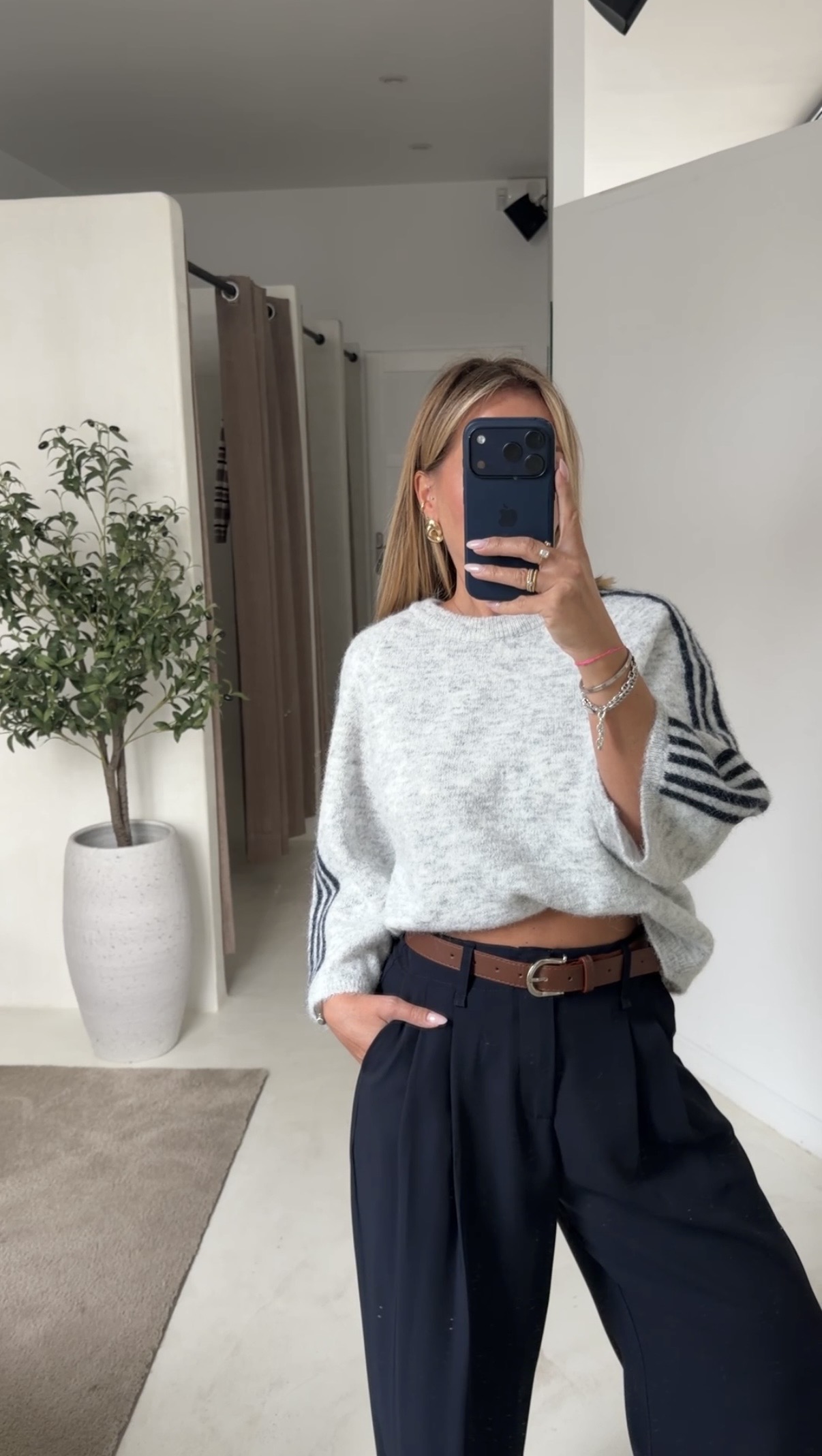 Pull manches 3/4 gris avec bandes bleues — vue 2