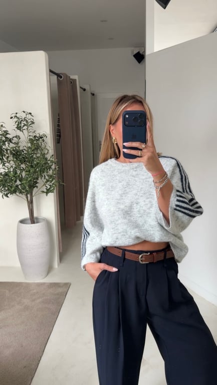 Pull manches 3/4 gris avec bandes bleues — vue alternative