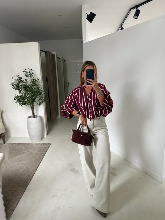 Blouse bordeaux rayée à manches élégantes