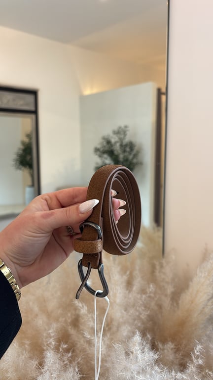 Ceinture fine en daim camel