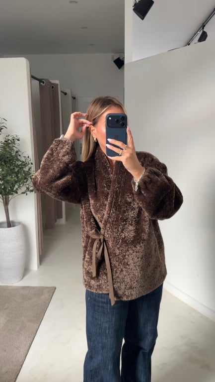 Manteau en fausse fourrure marron style kimono — vue alternative