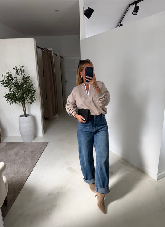 Sweat col V beige avec doublure style chemise