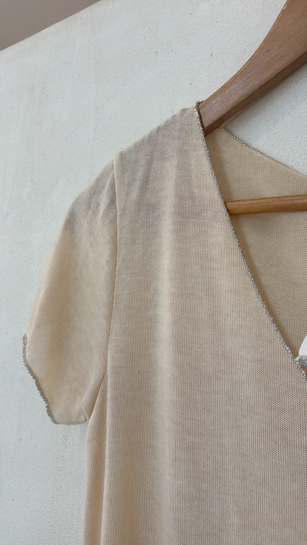 T-shirts col V avec fin liseré argenté — vue 3