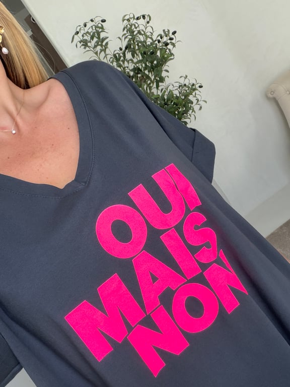 Robe t-shirt longue gris « Oui mais non » — vue alternative