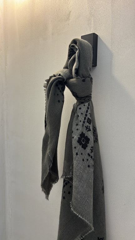 Foulard en laine motif bandana — vue alternative