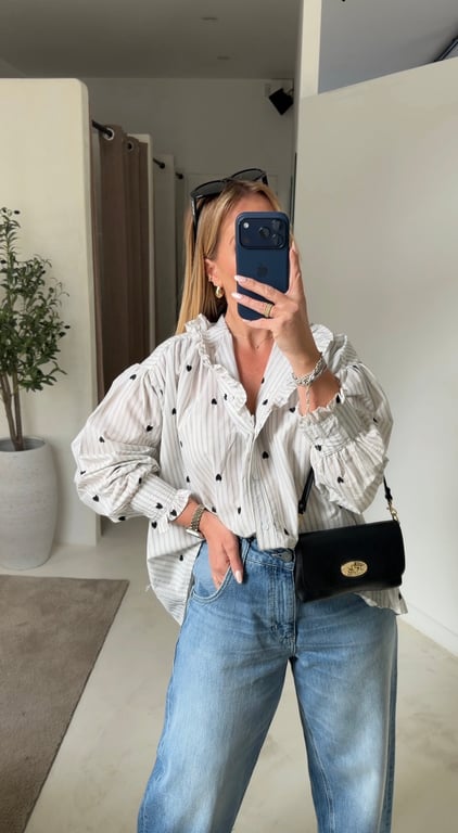 Blouse écrue à rayures bleu et broderies coeur noir — vue alternative