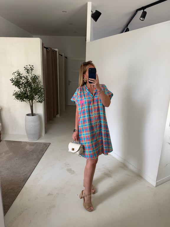 Robe courte col V à carreaux colorés