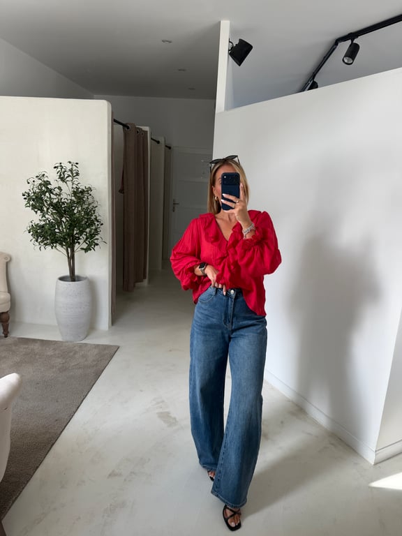 Blouse rouge à volants