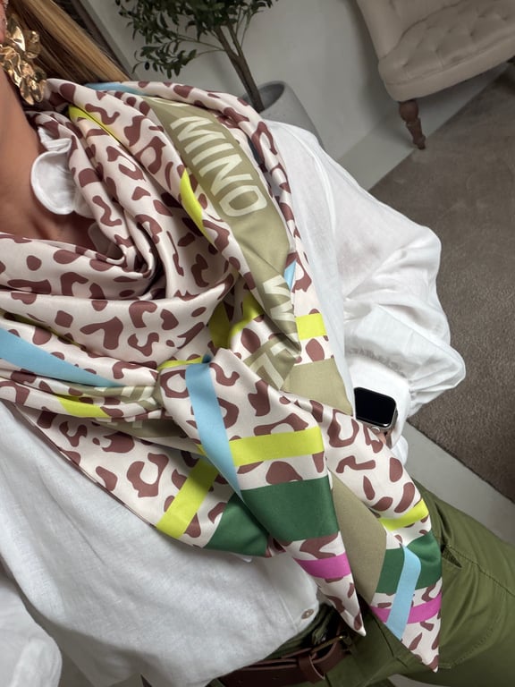 Grand foulard satiné léopard, couleurs bleu, vert et kaki - Echarpes & Foulards | Sodress