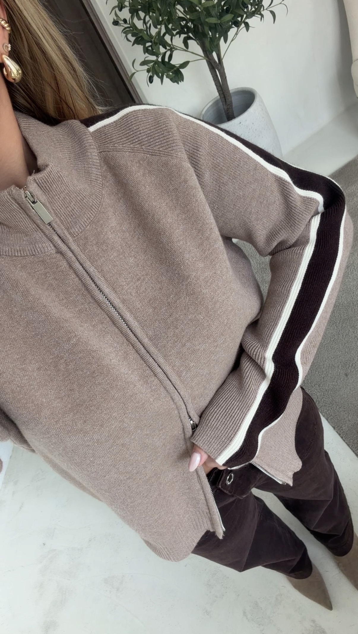Cardigan beige avec bandes marron — vue 3