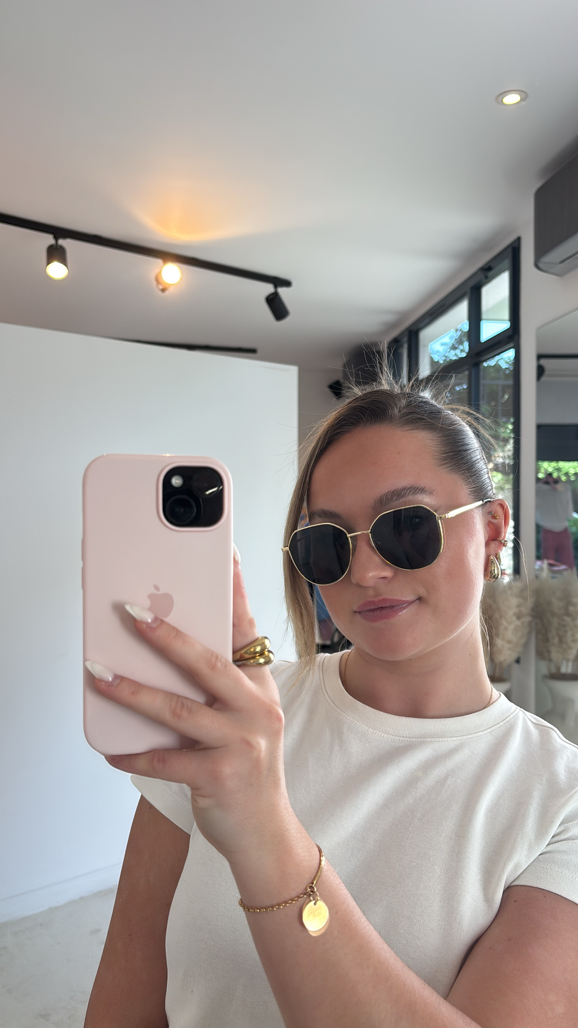 Lunettes de soleil à branches fines dorées — vue 3