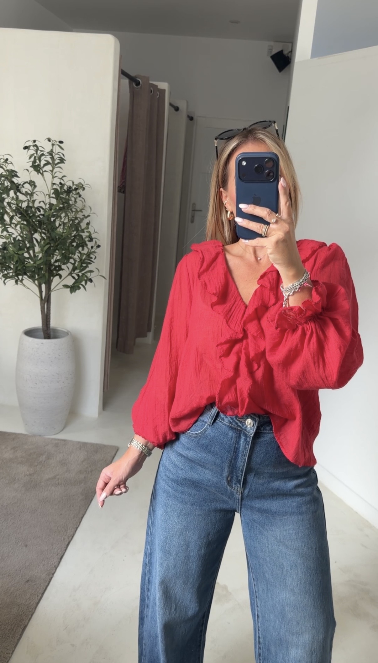 Blouse rouge à volants — vue 2