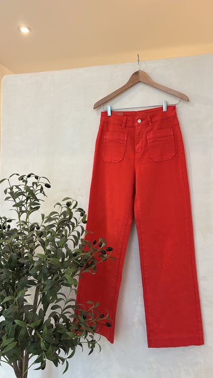 Jean taille haute détails poches rouge