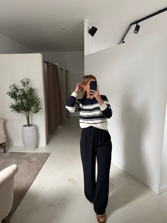 Pull marinière bleu marine et blancs, détails ajourés - Pulls, gilets & sweats | Sodress