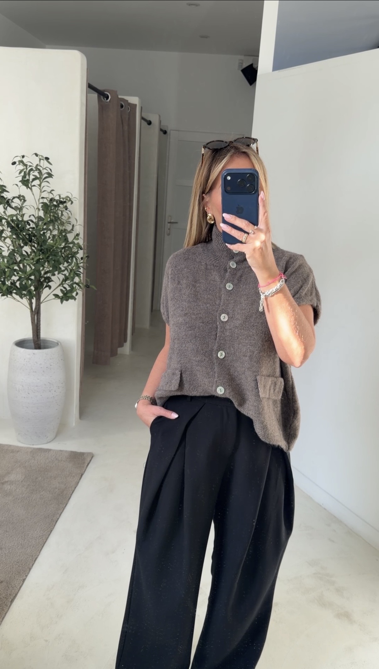 Gilet sans manches taupe à col montant — vue 2