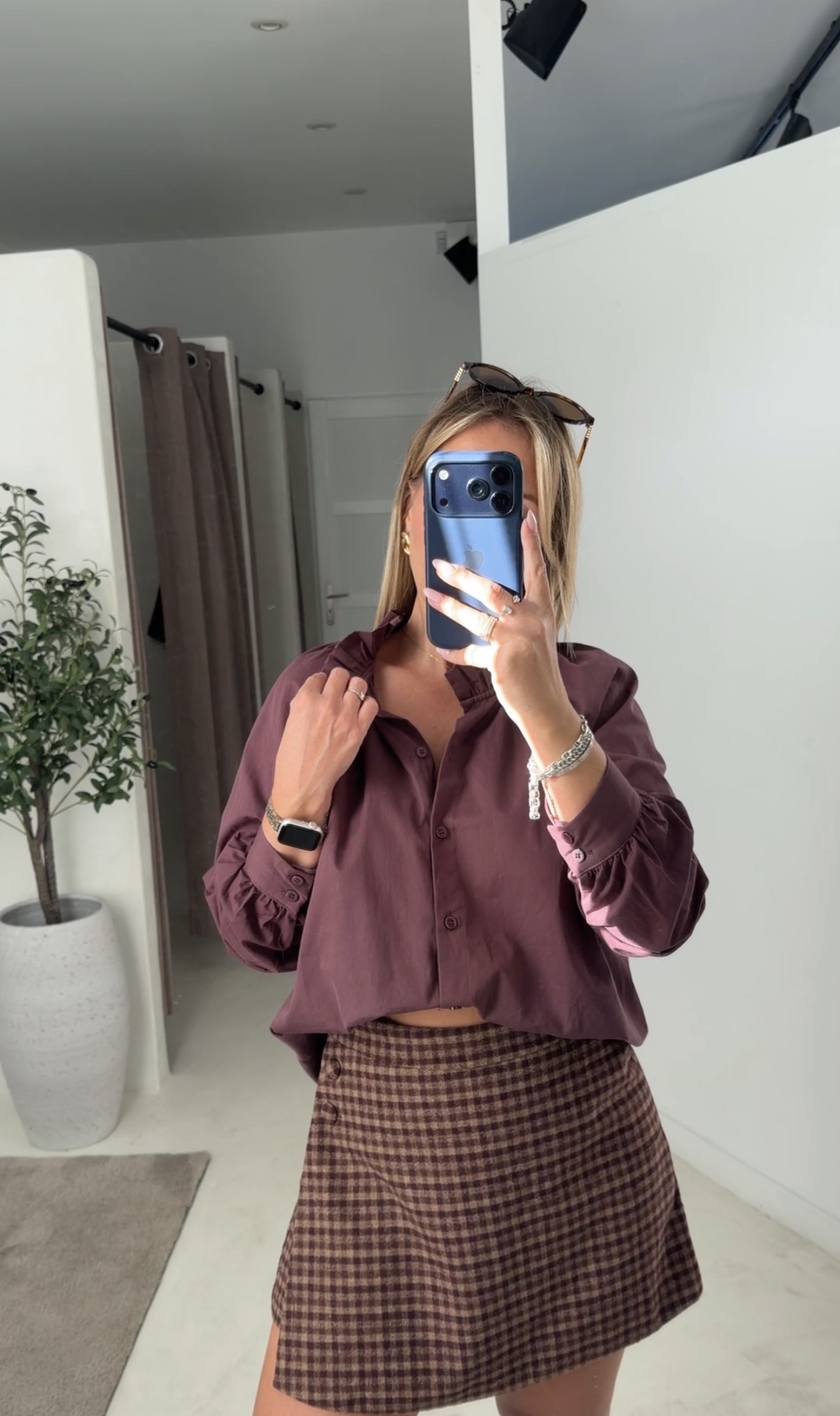 Jupe short à carreaux beige et bordeaux — vue 2