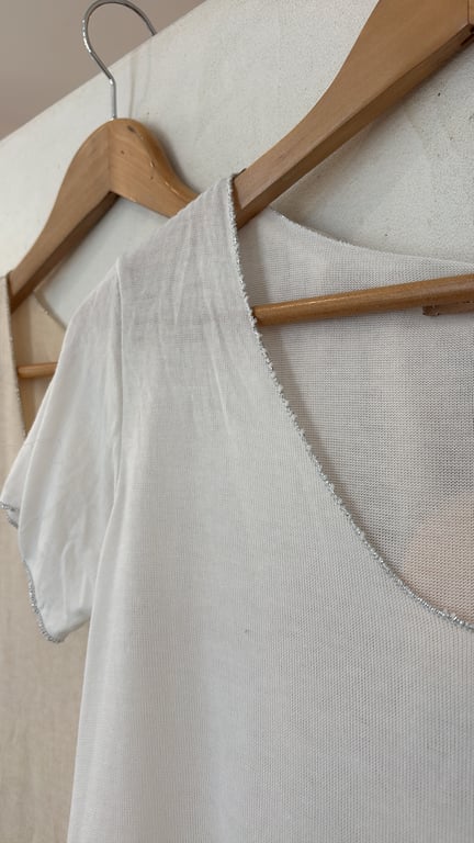 T-shirts col V avec fin liseré argenté — vue alternative