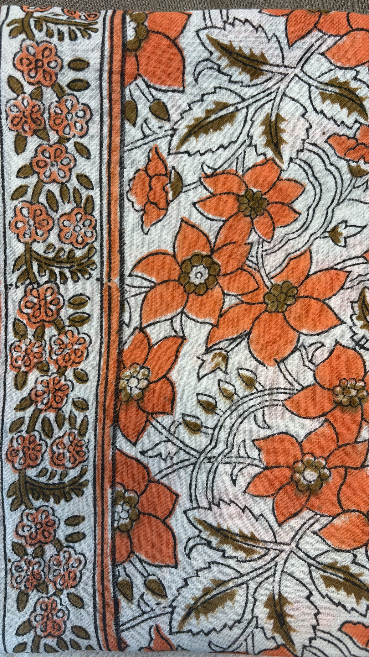 Grand foulard à motifs So Family — vue 13