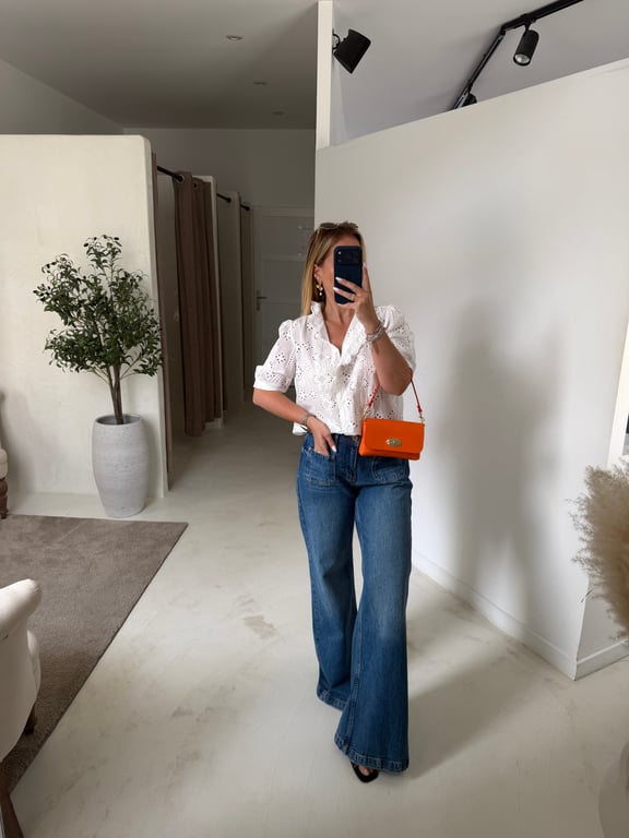 Blouse blanche à broderies ajourées