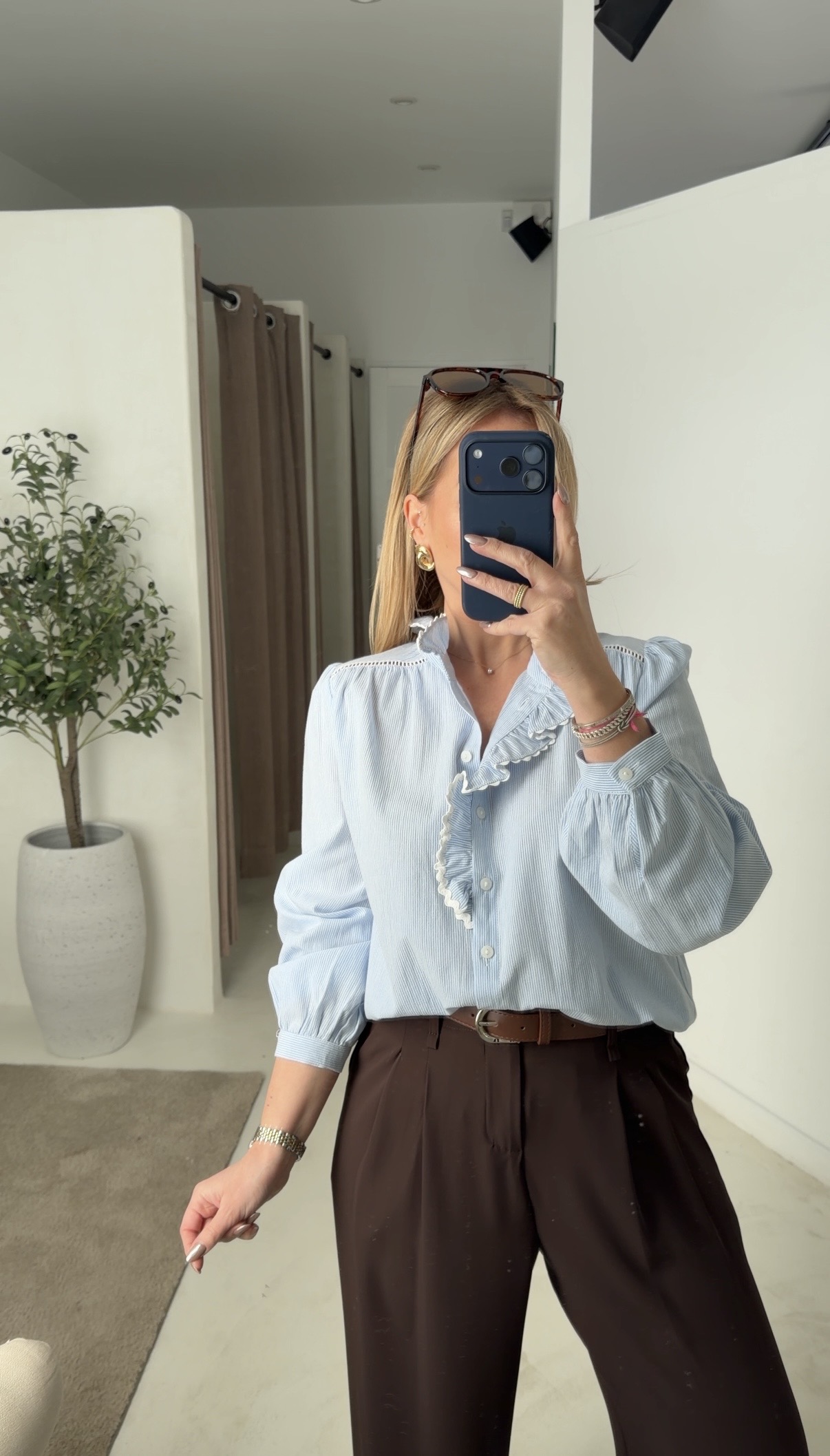 Blouse à rayures bleu et blanc, joli col volant — vue 2