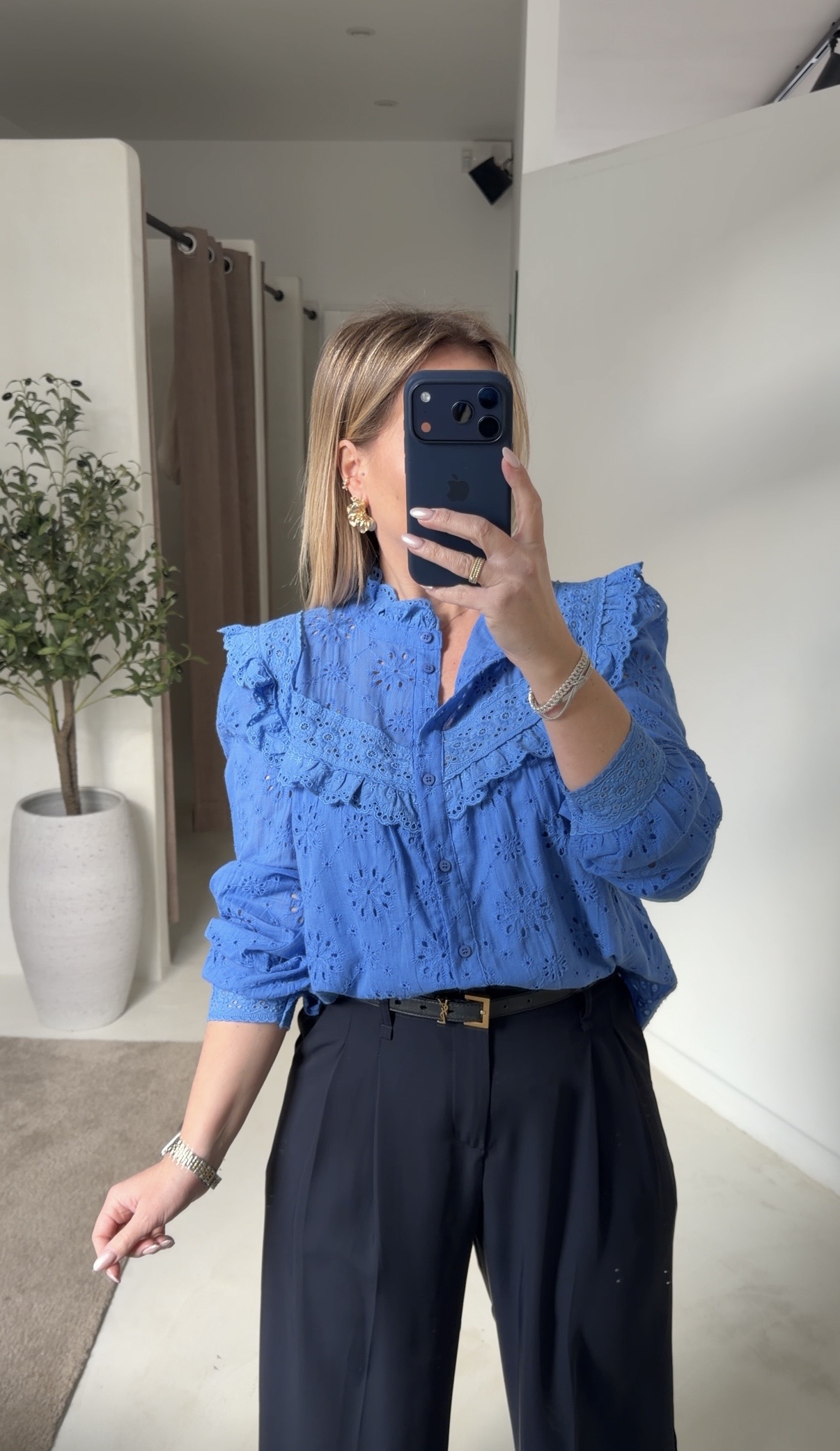 Blouse bleu electrique à broderies — vue 2