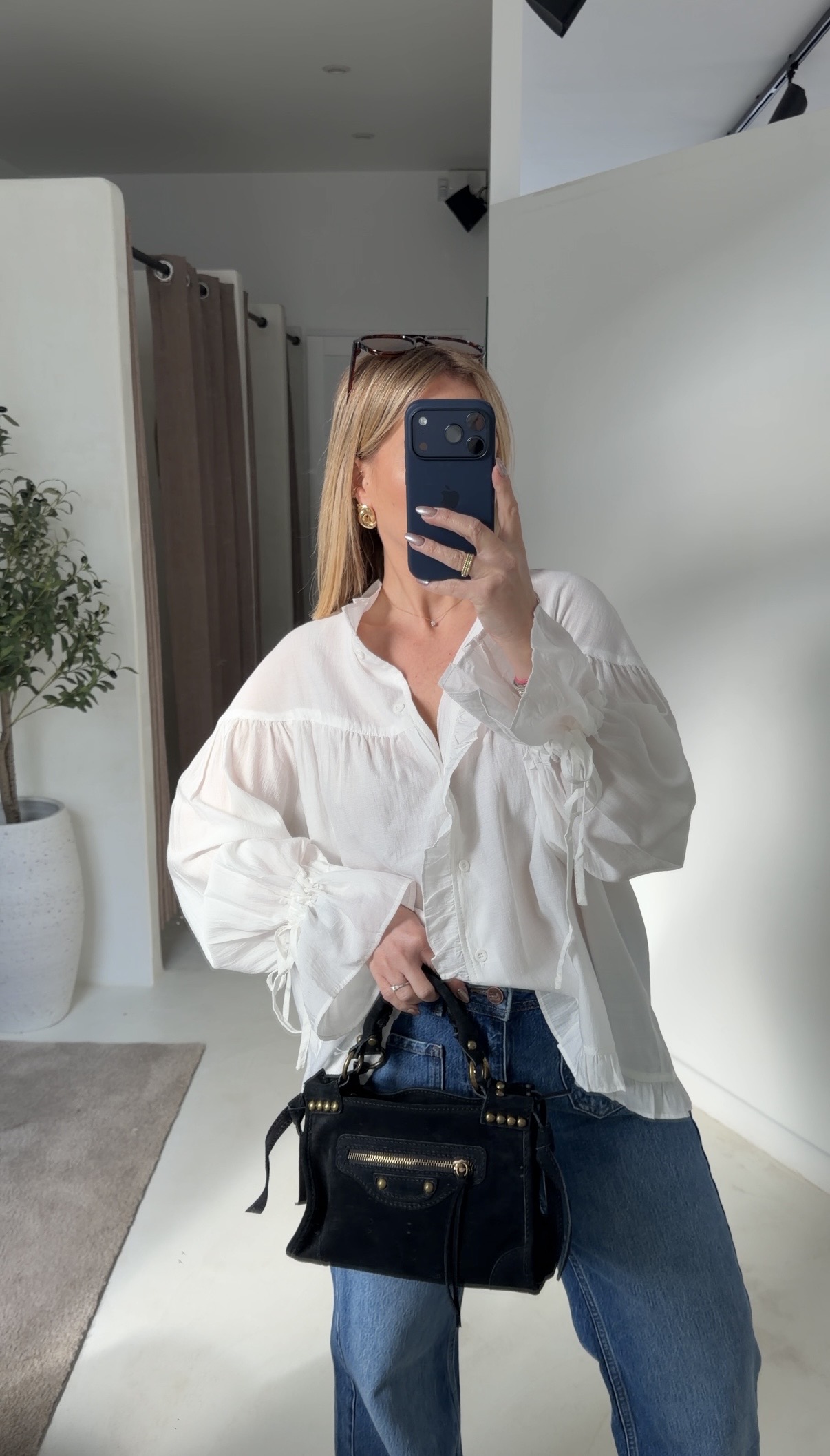 Blouse fluide écru resserrée aux poignets — vue 2