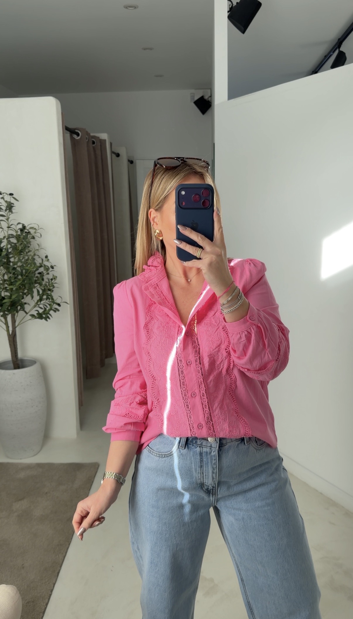 Blouse rose brodée et ajourée — vue 2