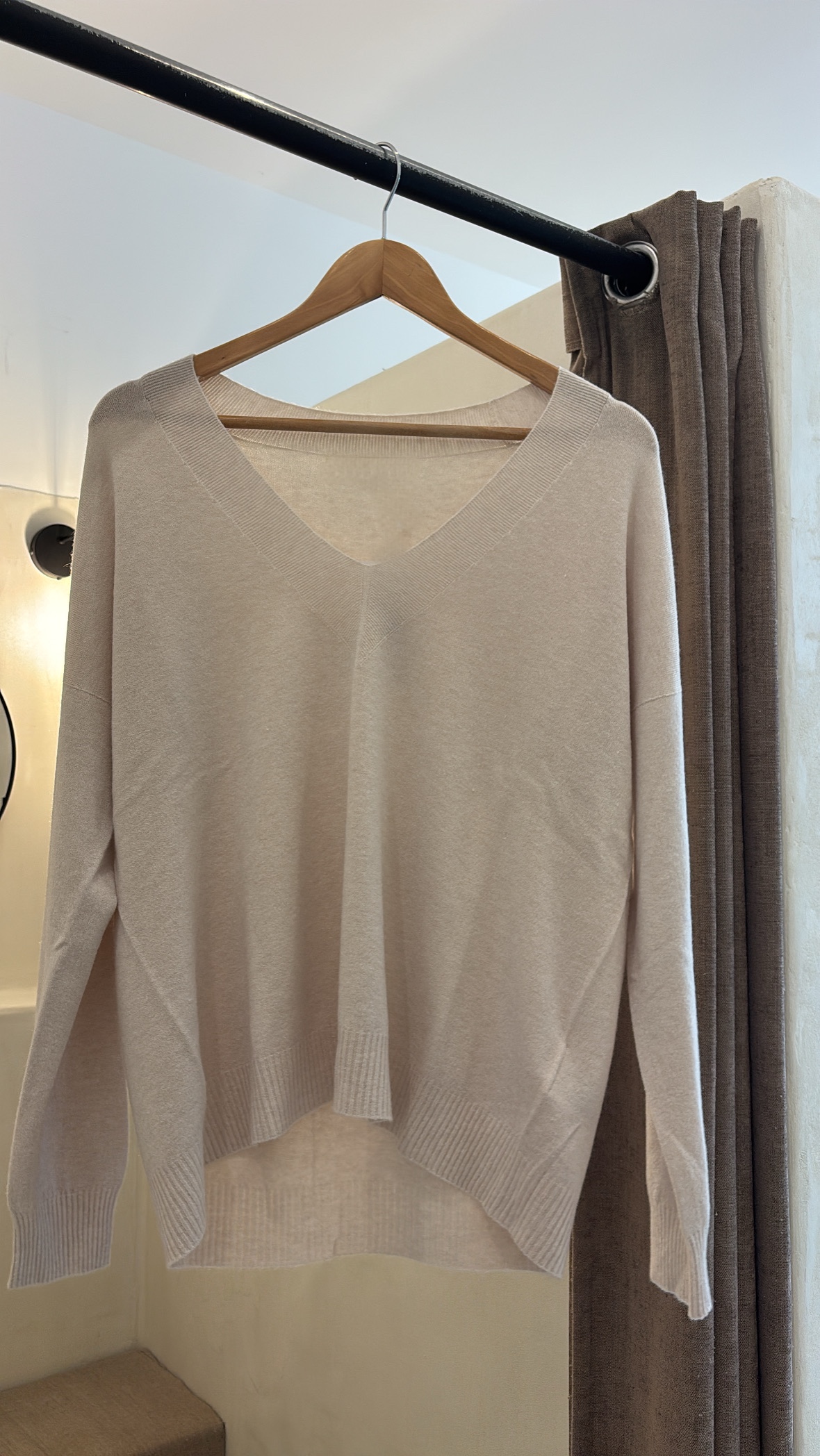 Pull col V détails côtelé — vue 3