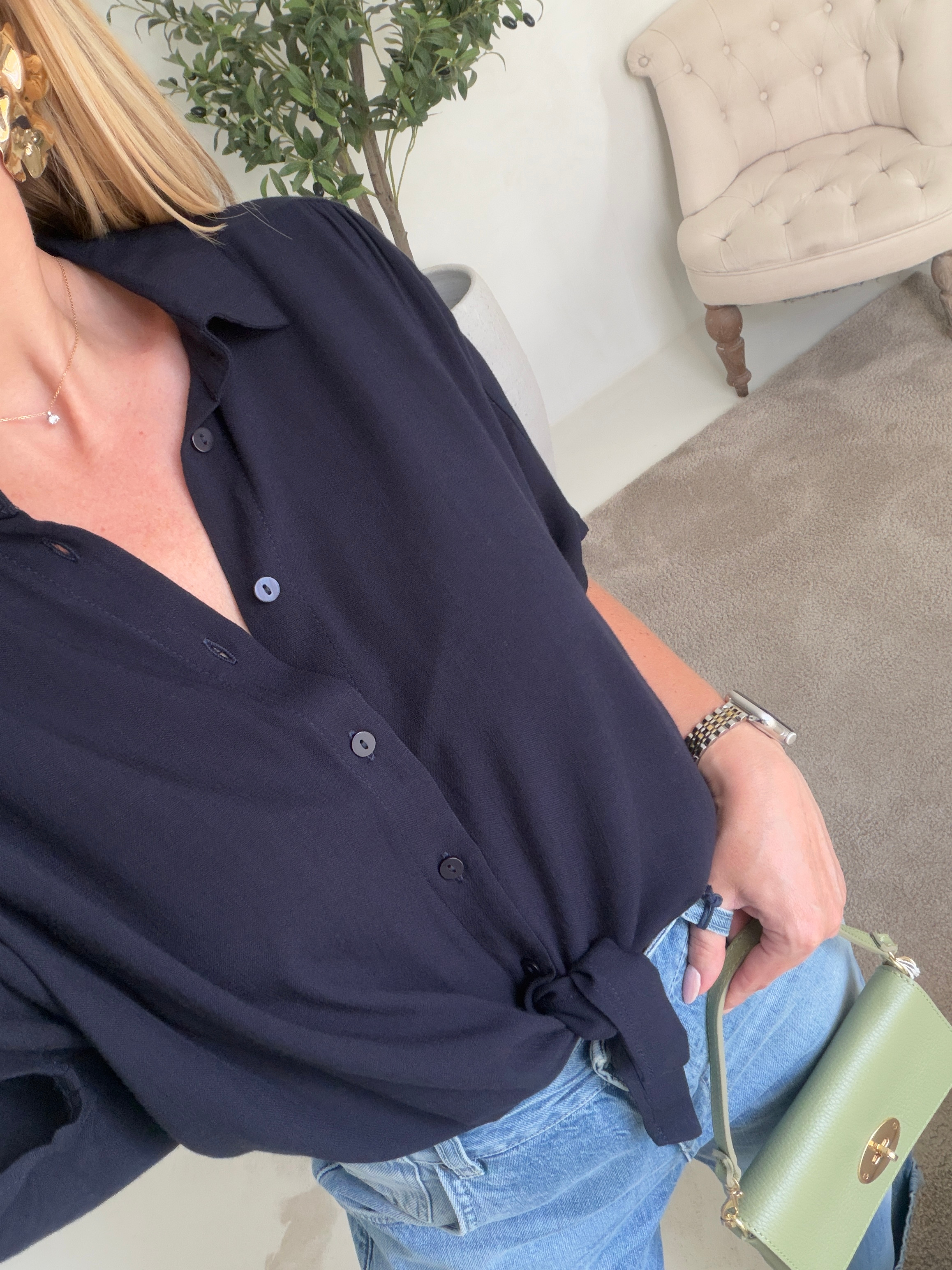 Chemise ample bleu marine avec noeud dans le bas — vue 2