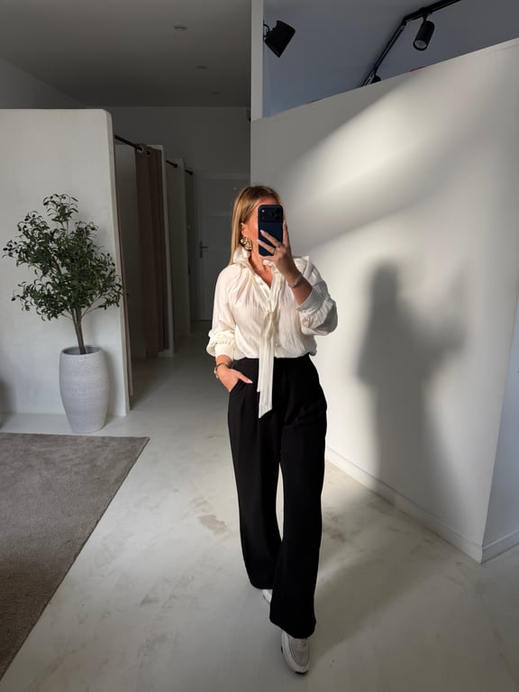 Blouse écru à col élégant
