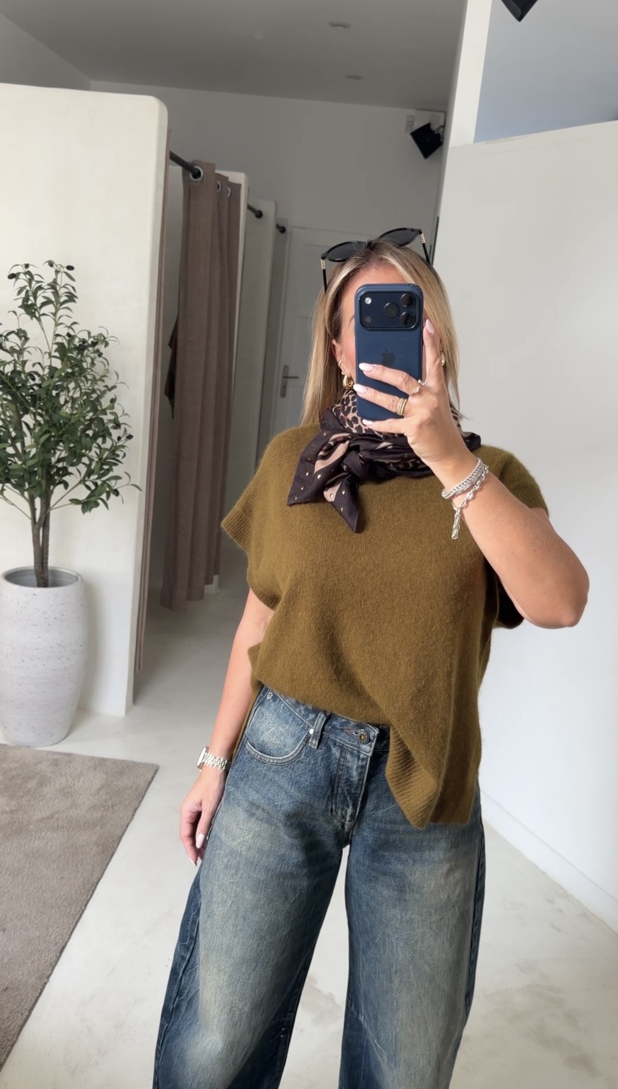 Pull sans manches olive — vue 3